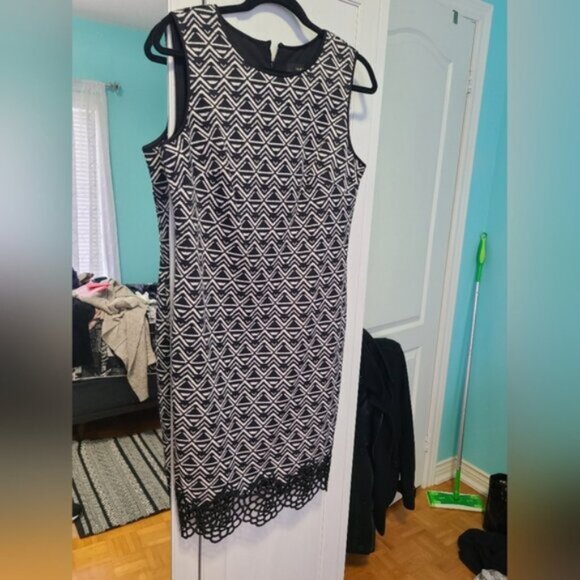 SEARS Geometric Laser Cut Lace Sleeveless Career Rose Floral Hem Midi Dress 10 - Picture 2 of 11